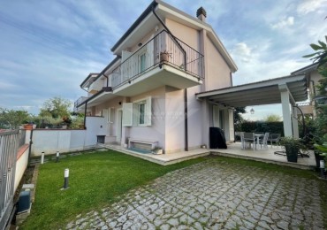 Casa Bi-Trifamiliare in vendita a Camaiore