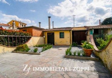 Villa - Villetta in vendita a Prato