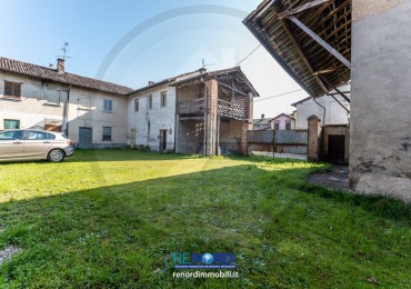 Cascina - Tenuta in vendita a Cura Carpignano