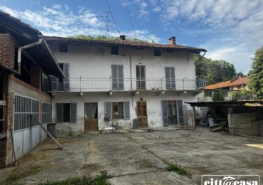 Cascina - Tenuta in vendita a Lauriano