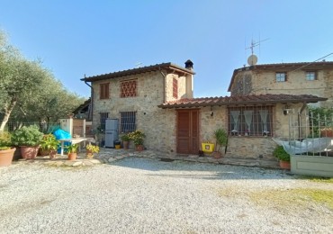 Rustico - Casolare - Colonica in vendita a Camaiore