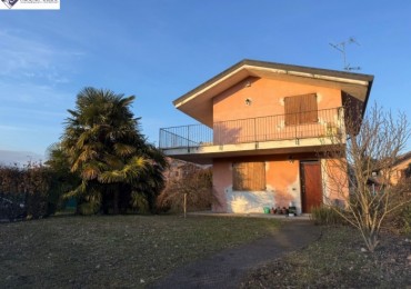 Villa - Villetta in vendita a Molteno