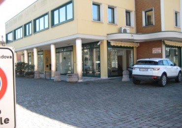 Negozio in affitto a Padova