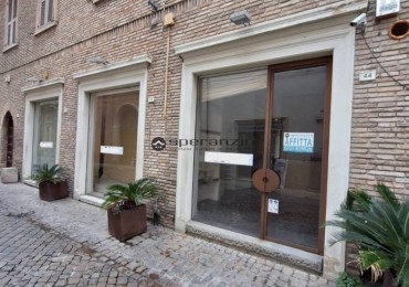 Negozio in affitto a Fano