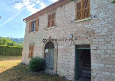 Casa Bi-Trifamiliare in vendita a Pergola