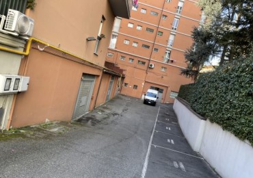 Magazzino in vendita a Bologna