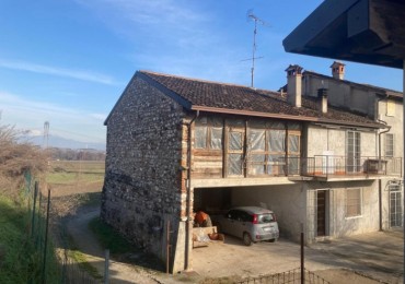 Cascina - Tenuta in vendita a Solferino